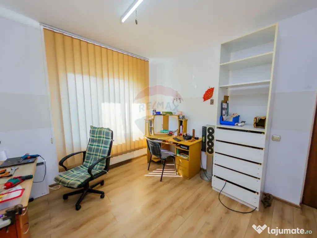 Casă pentru locuit, zonă liniștită, la câteva minute...