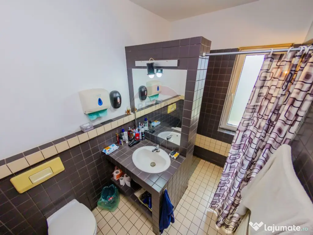 Casă pentru locuit, zonă liniștită, la câteva minute...