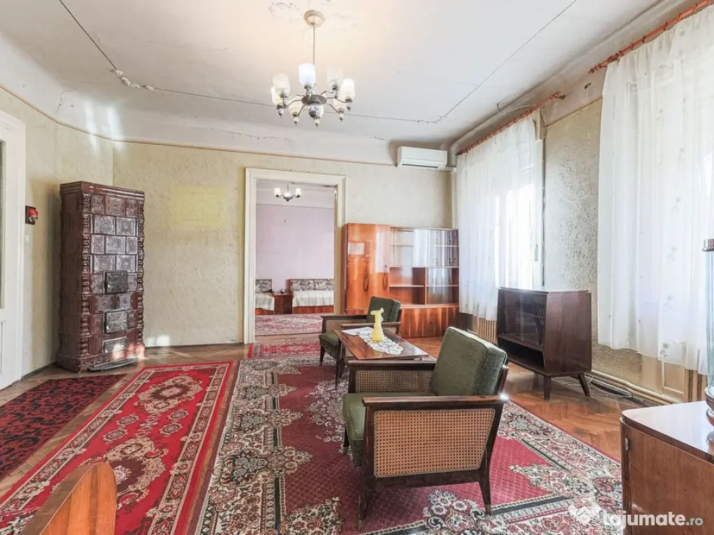 Apartament 4 camere semidecomandat, ultracentral, etaj 1 