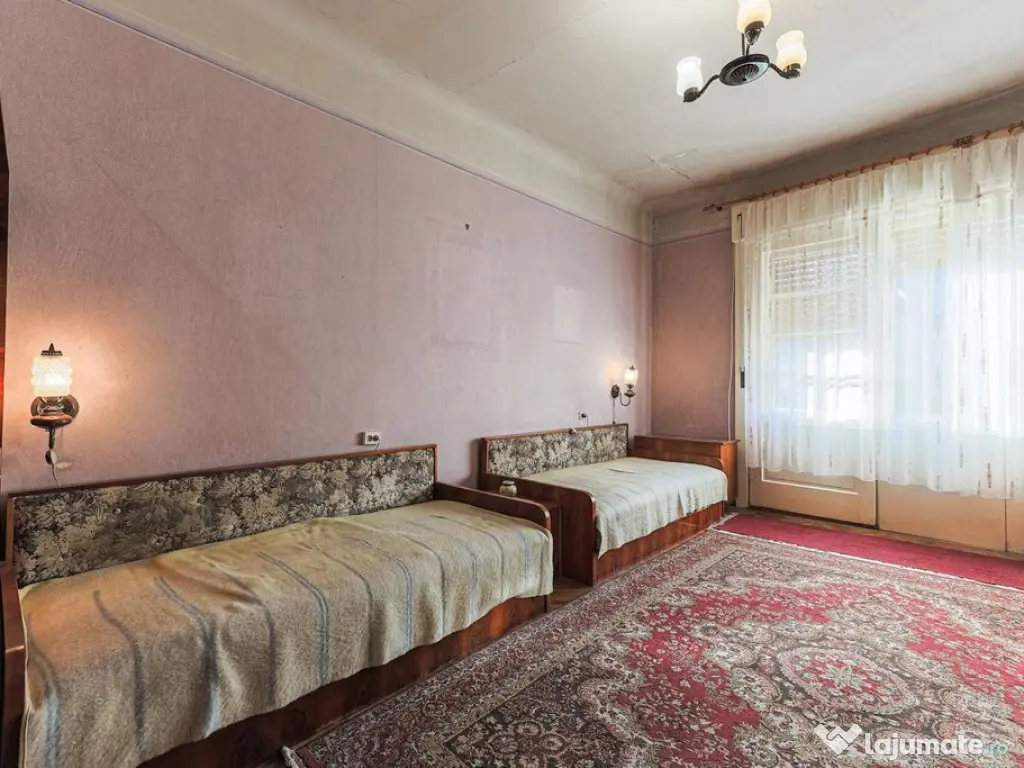 Apartament 4 camere semidecomandat, ultracentral, etaj 1 