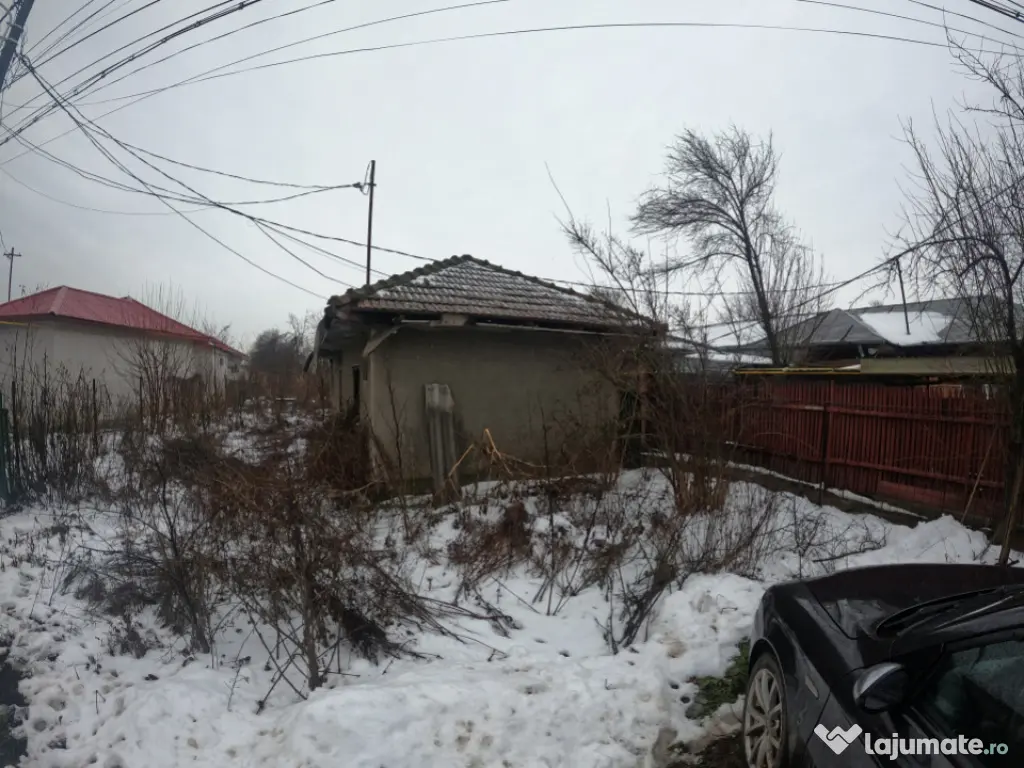 Teren cu casa demolabila, suprafata 1700 mp