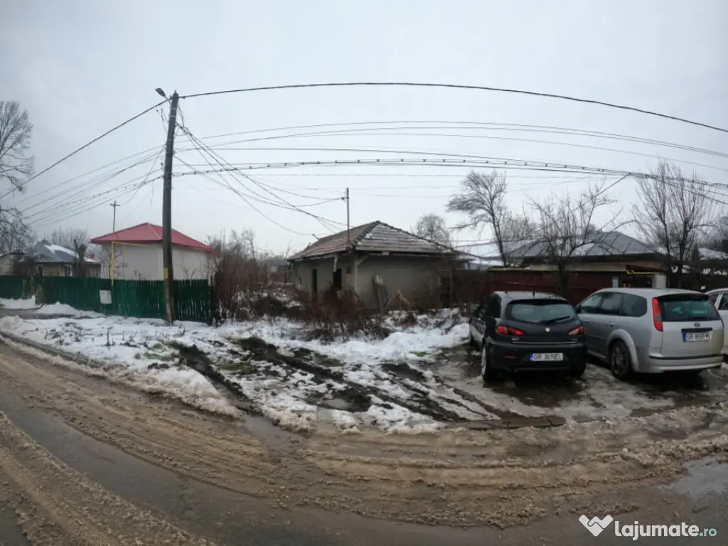 Teren cu casa demolabila, suprafata 1700 mp