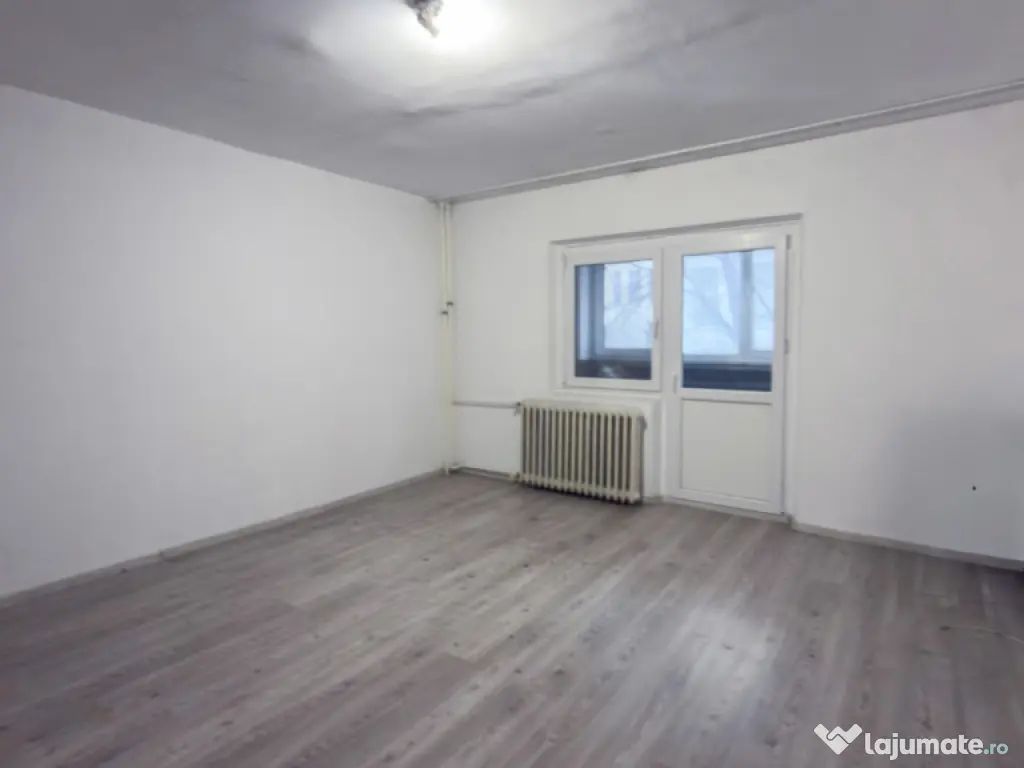 Garsonieră 36mp Unirii - Etaj 1, Renovare Totală Necesară