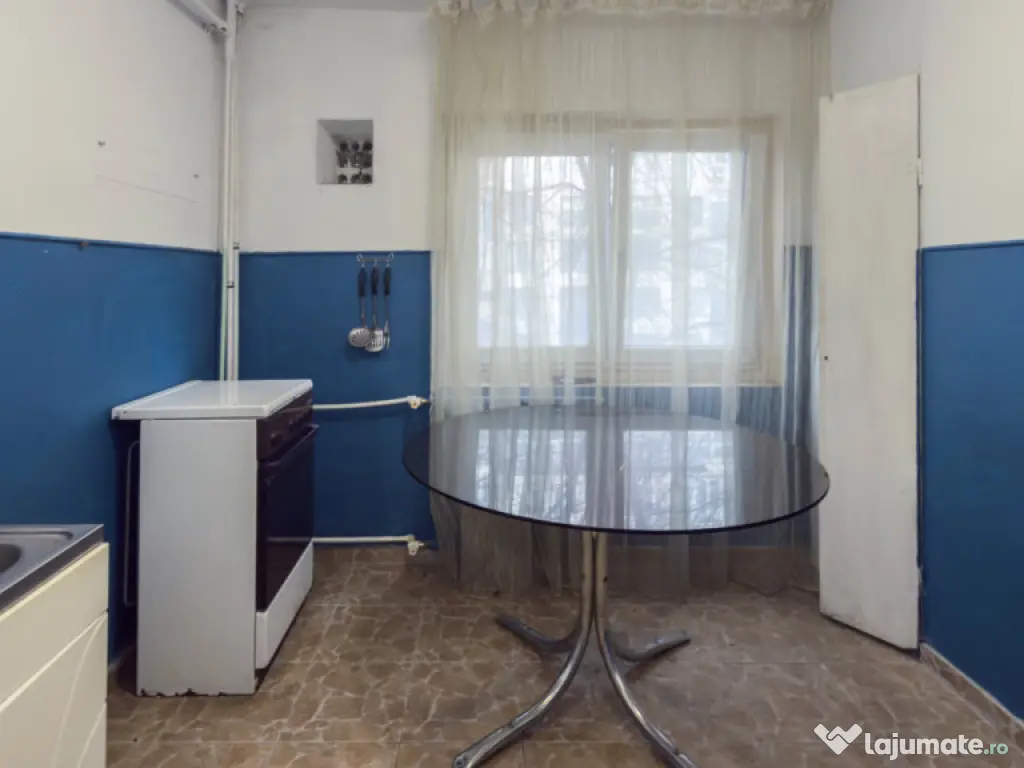 Garsonieră 36mp Unirii - Etaj 1, Renovare Totală Necesară 