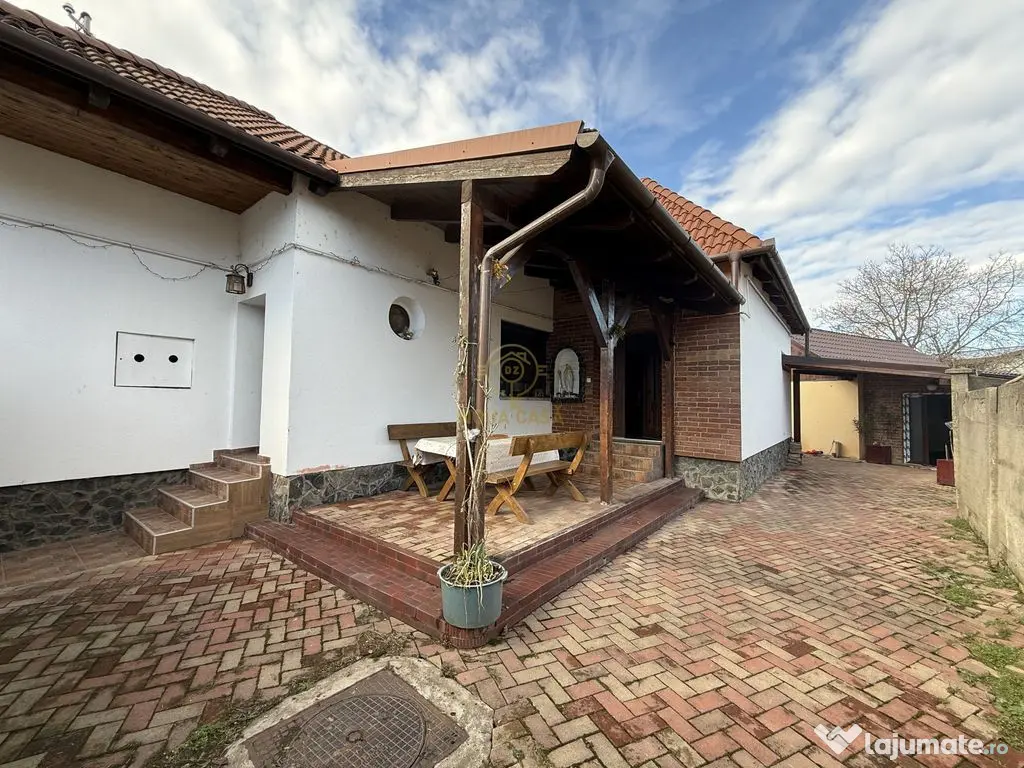 De Vanzare 2 Case In Curte Titulescu/Strada Crinului Tere... 