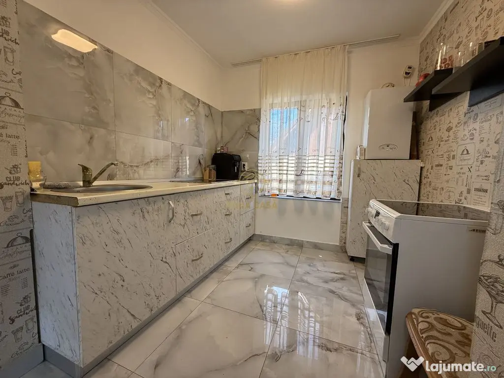 De Vanzare 2 Case In Curte Titulescu/Strada Crinului Tere... 