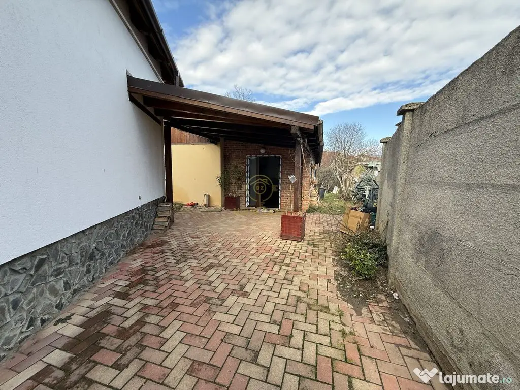 De Vanzare 2 Case In Curte Titulescu/Strada Crinului Tere... 