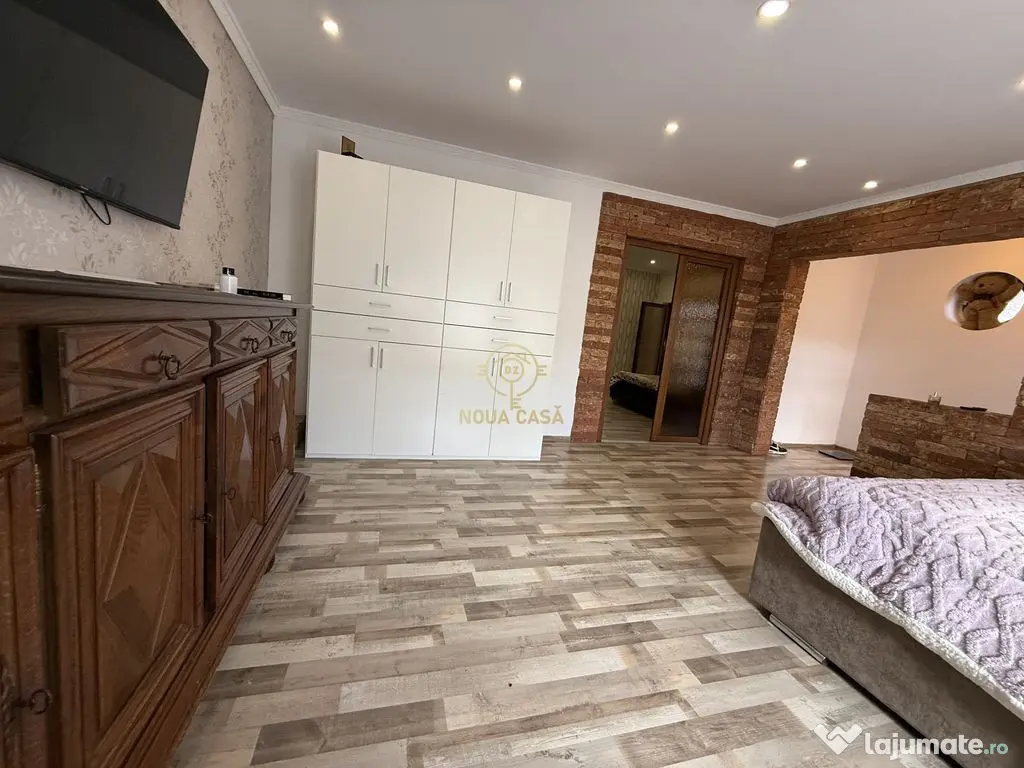 De Vanzare 2 Case In Curte Titulescu/Strada Crinului Tere... 