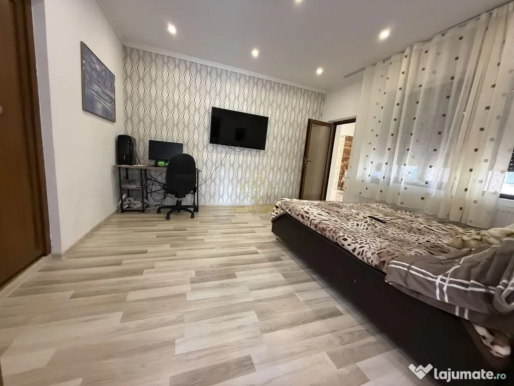 De Vanzare 2 Case In Curte Titulescu/Strada Crinului Tere... 