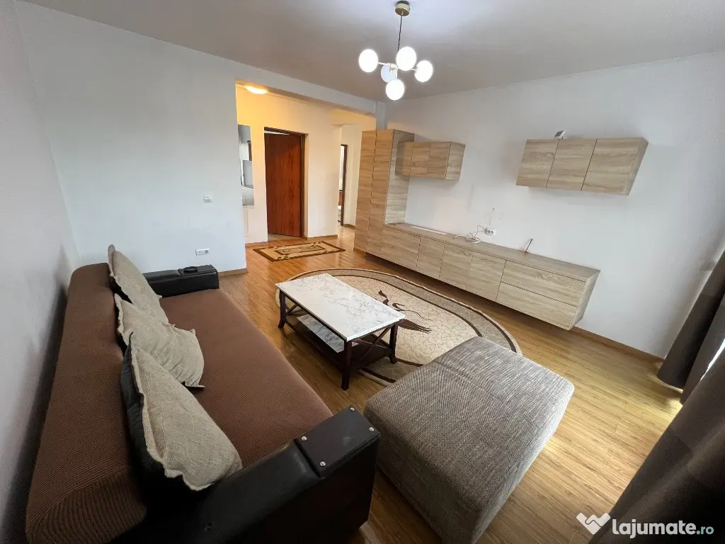 INCHIRIEZ apartament 3 camere decomandat,renovat,zona Selimbar 