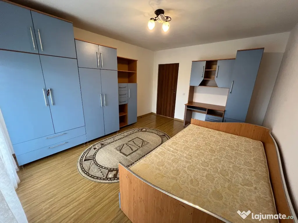 INCHIRIEZ apartament 3 camere decomandat,renovat,zona Selimbar 