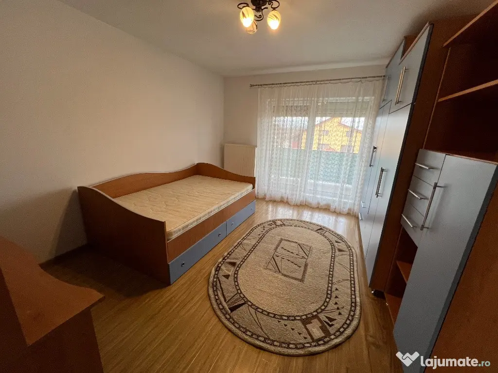 INCHIRIEZ apartament 3 camere decomandat,renovat,zona Selimbar 