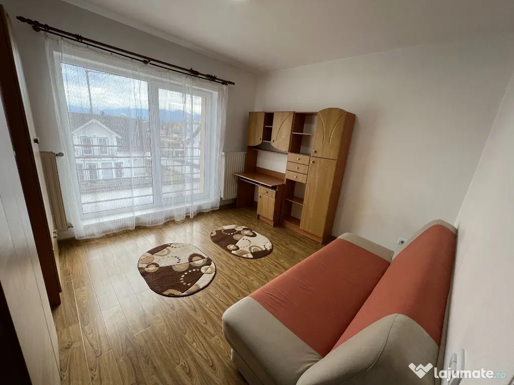 INCHIRIEZ apartament 3 camere decomandat,renovat,zona Selimbar 