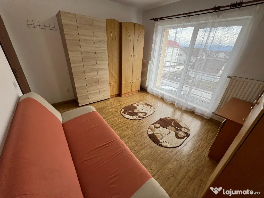 INCHIRIEZ apartament 3 camere decomandat,renovat,zona Selimbar 