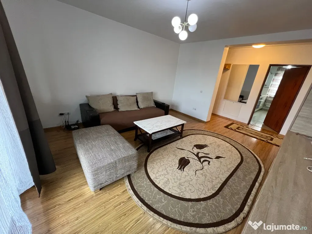 INCHIRIEZ apartament 3 camere decomandat,renovat,zona Selimbar