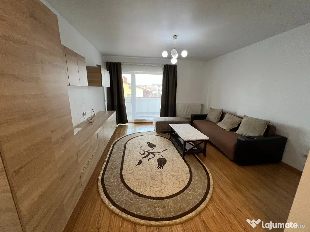 INCHIRIEZ apartament 3 camere decomandat,renovat,zona Selimbar 