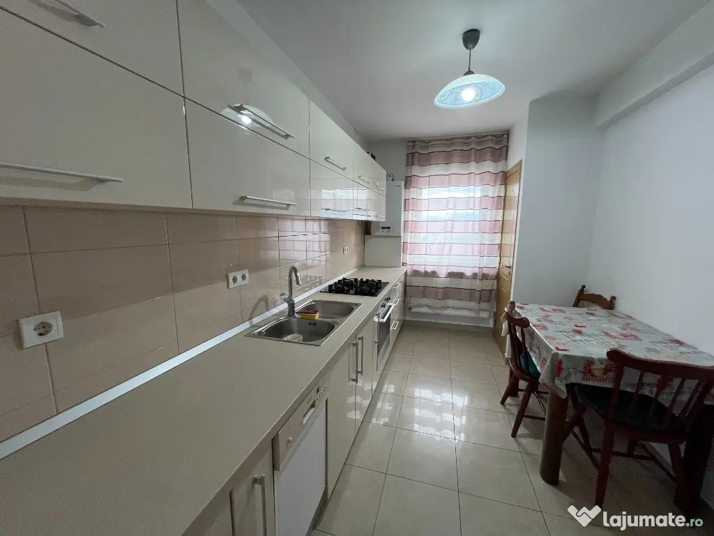 INCHIRIEZ apartament 3 camere decomandat,renovat,zona Selimbar 