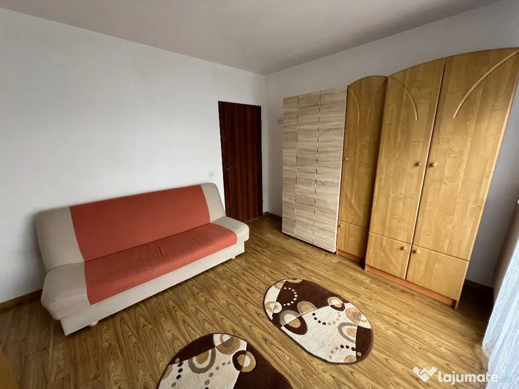 INCHIRIEZ apartament 3 camere decomandat,renovat,zona Selimbar 