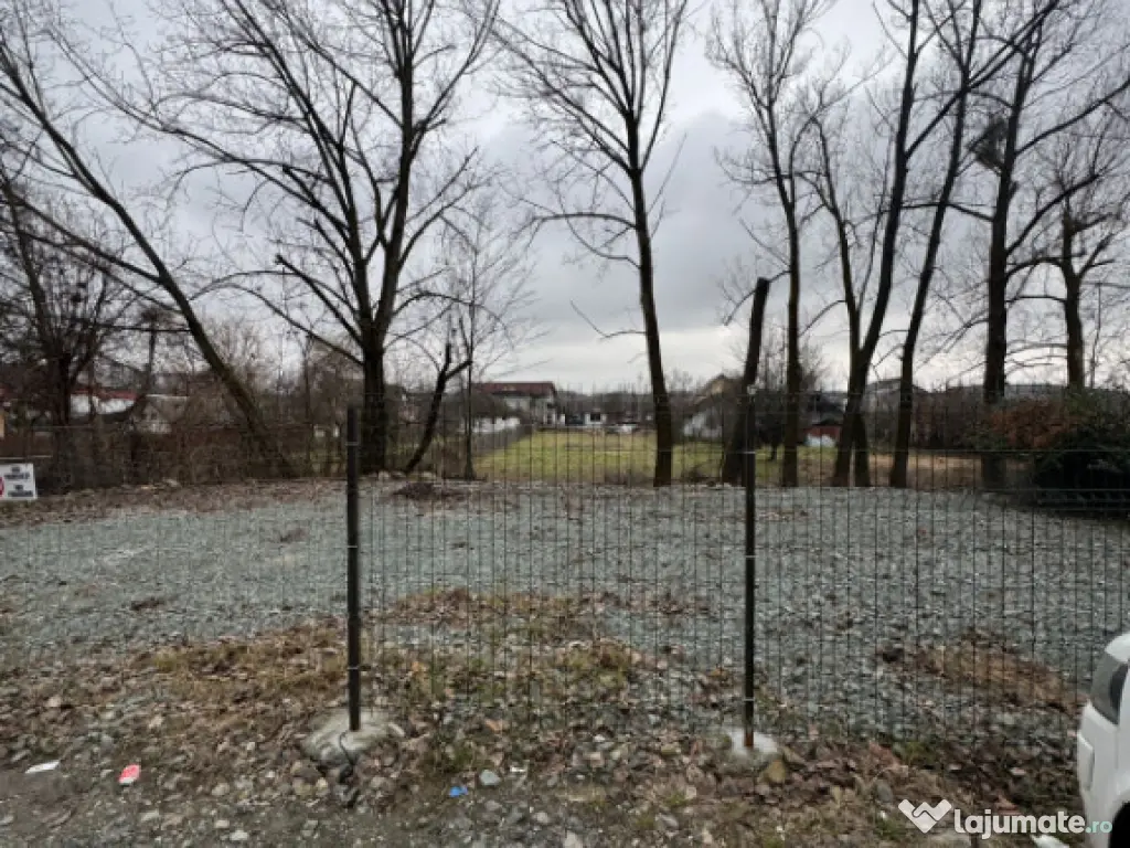Teren 15 ari Păltinișului – zonă de case, dublu front s