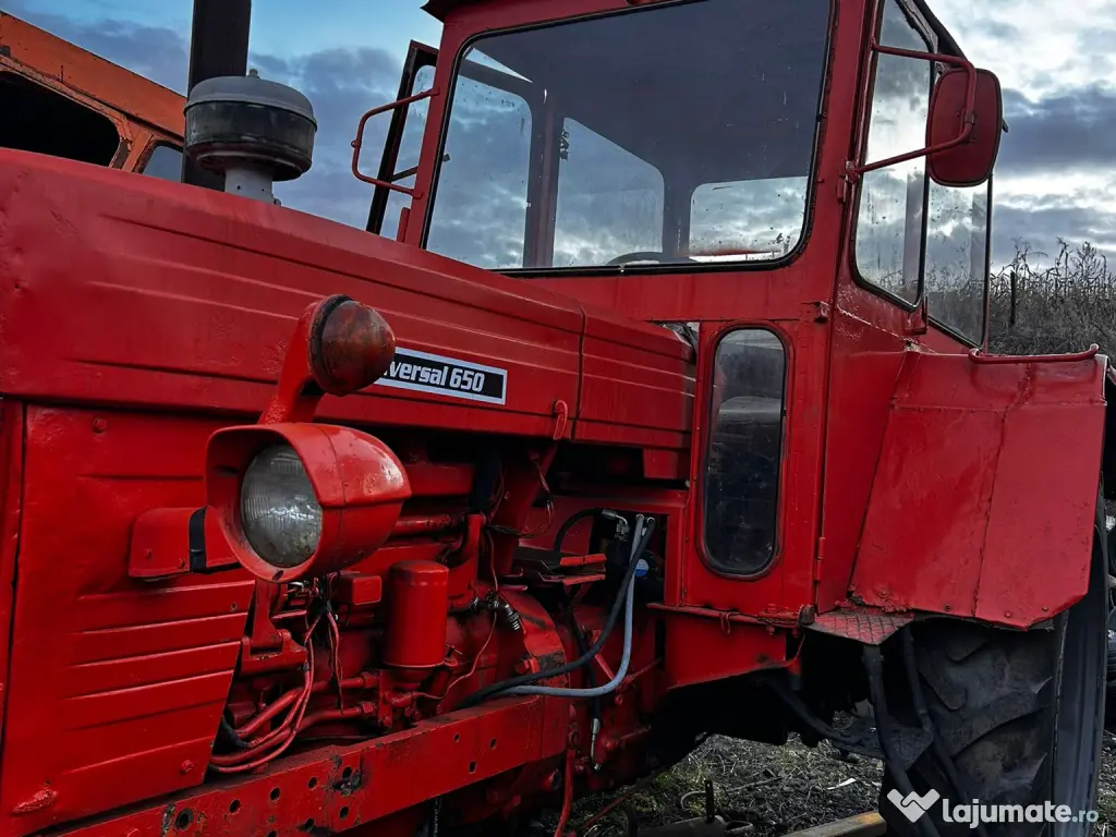 Tractoare U-650