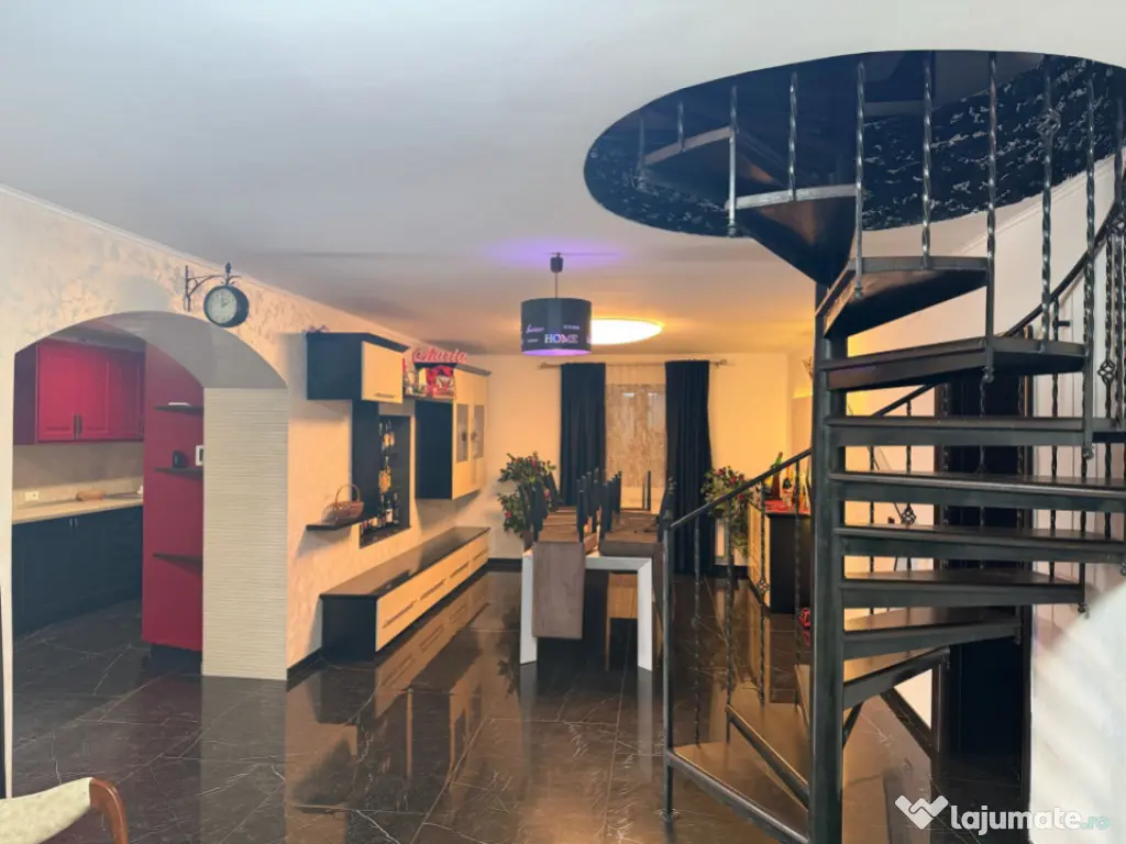 Casa 240 mp utili, 5000 mp teren + afacere la cheie, restaur