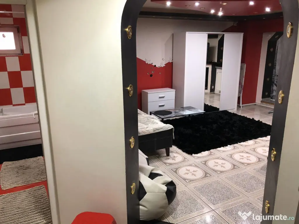 Inchiriez apartament o camera zona Unirii