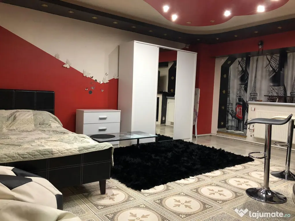 Inchiriez apartament o camera zona Unirii