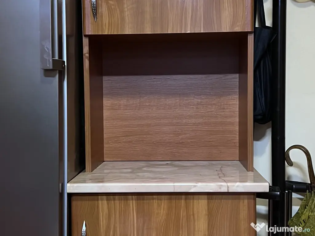 Corp mobilier înalt 