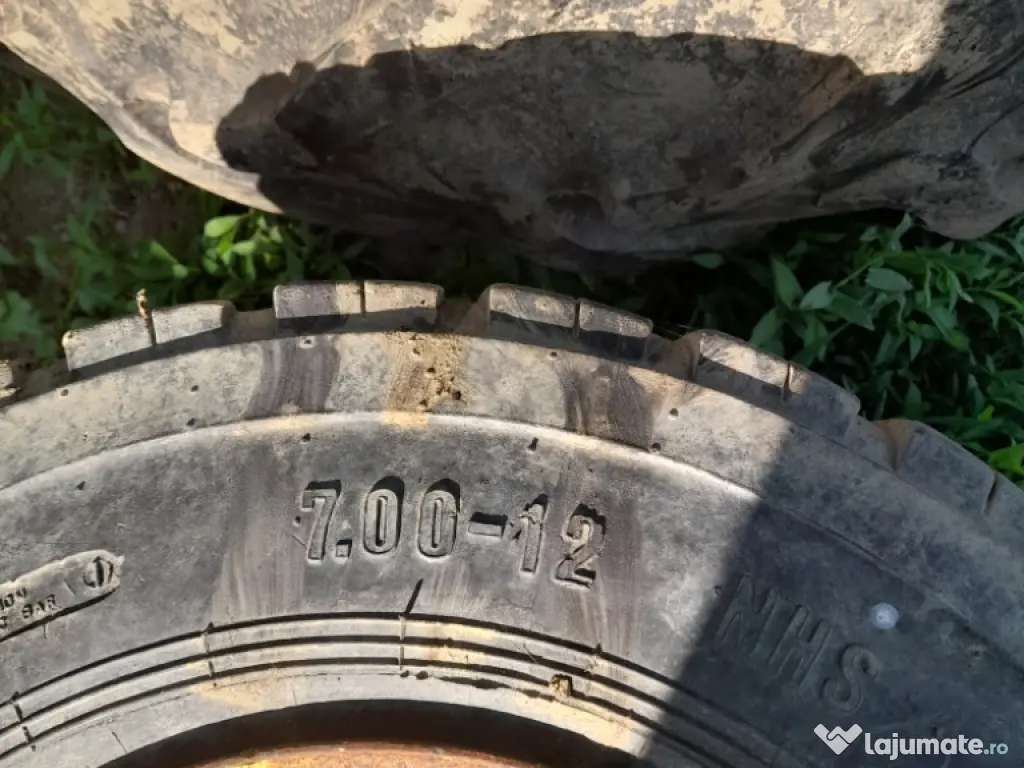 Vând genți cu cauciucuri 