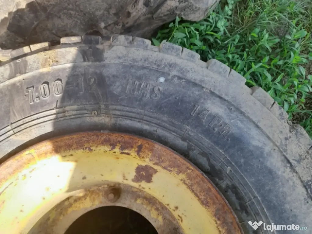 Vând genți cu cauciucuri 