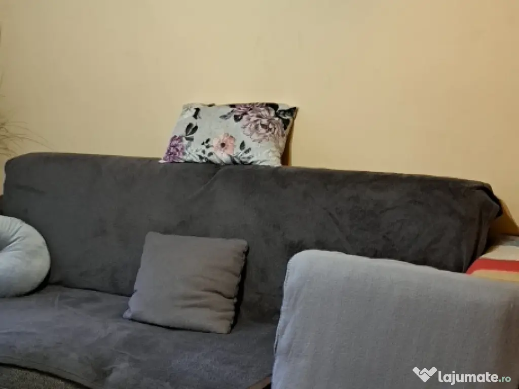 Vând apartament 3 camere în Beiuș