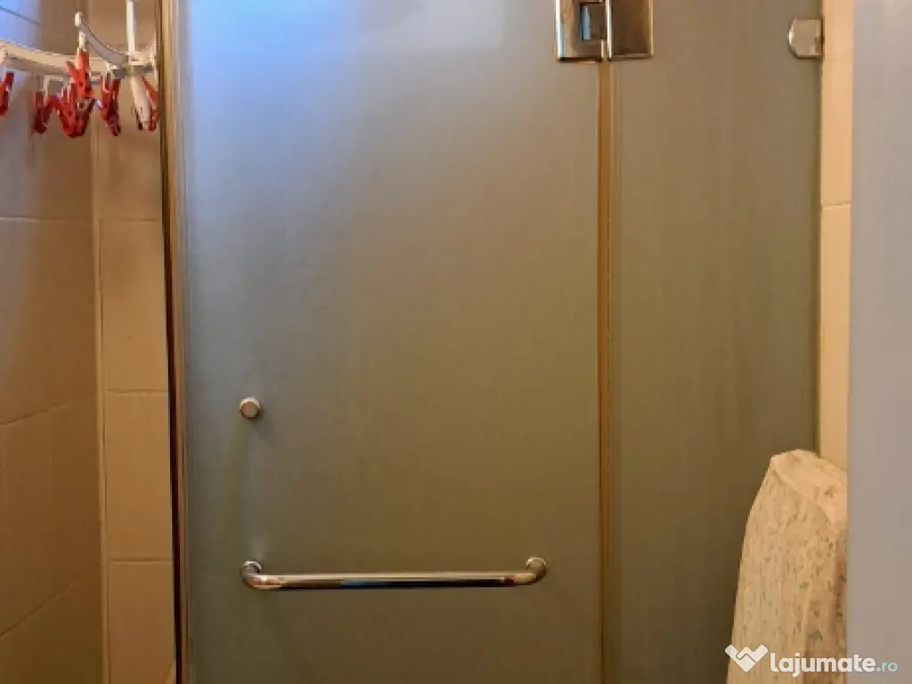 Vând apartament 3 camere în Beiuș