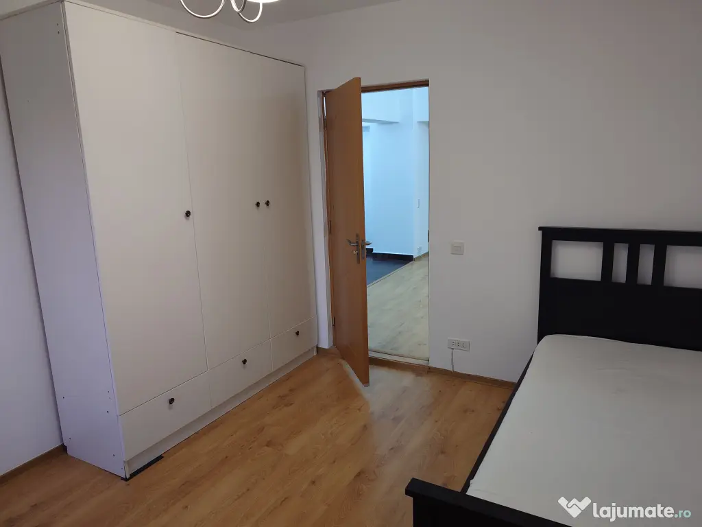 Apartament 4 camere decomandat (metrou IZVOR)