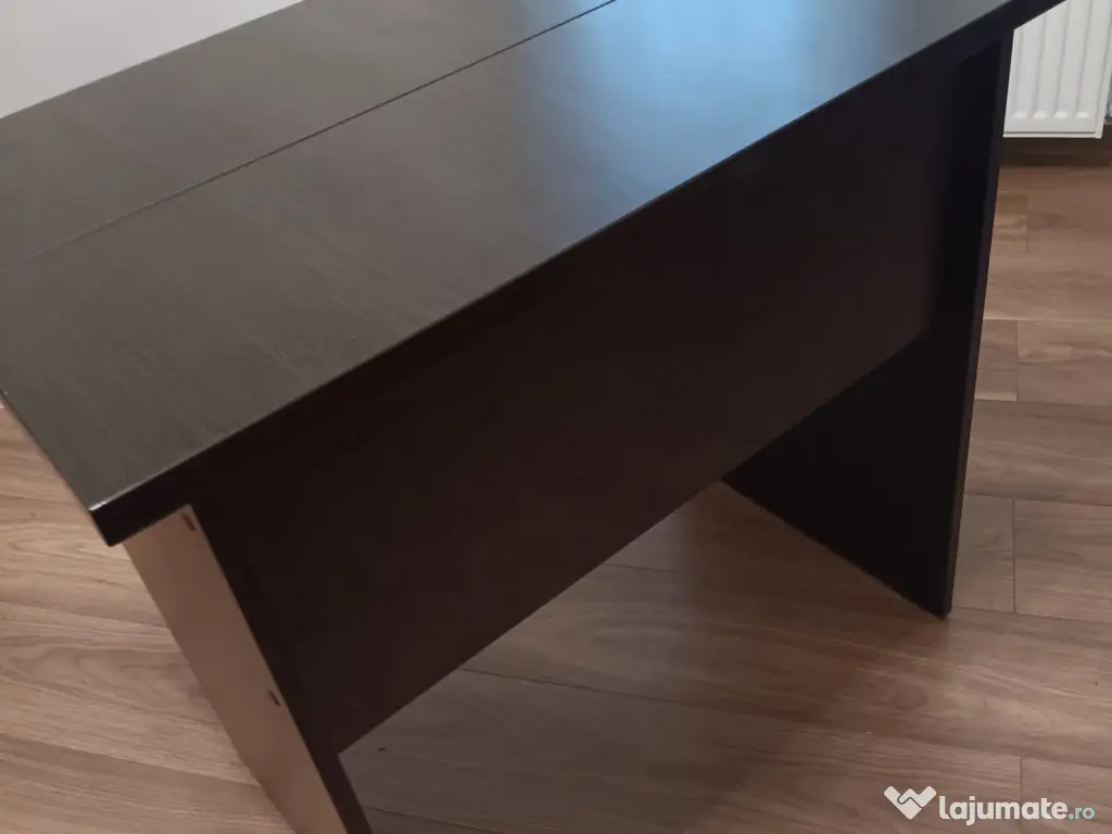 Birou si scaune vizitator 