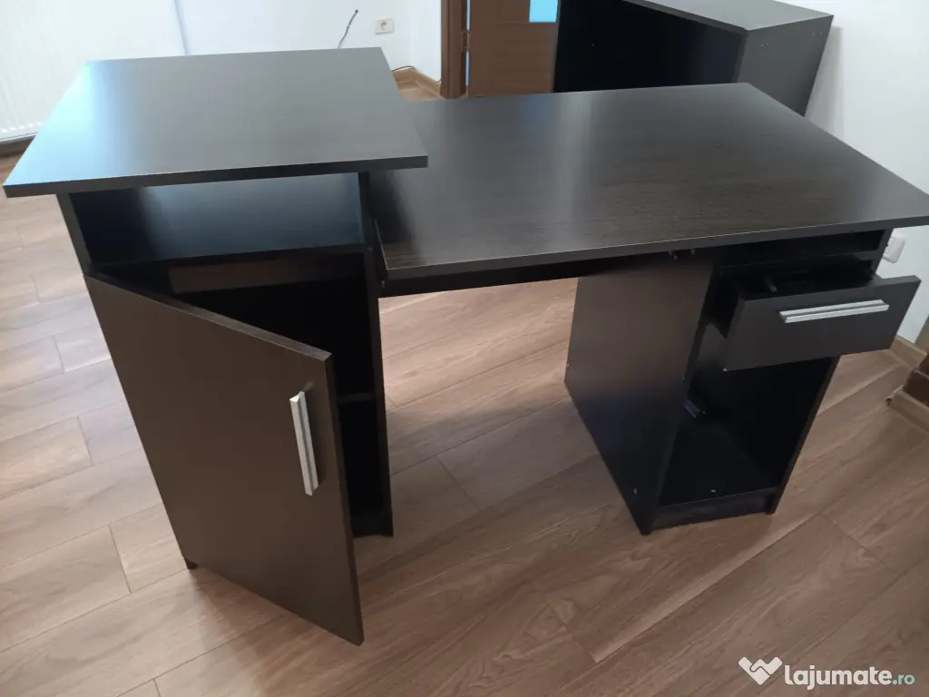 Birou si scaune vizitator 