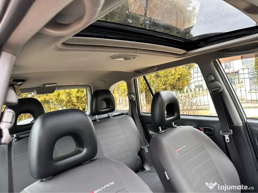 Toyota RAV4 foarte ingrijita