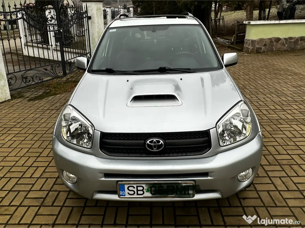 Toyota RAV4 foarte ingrijita