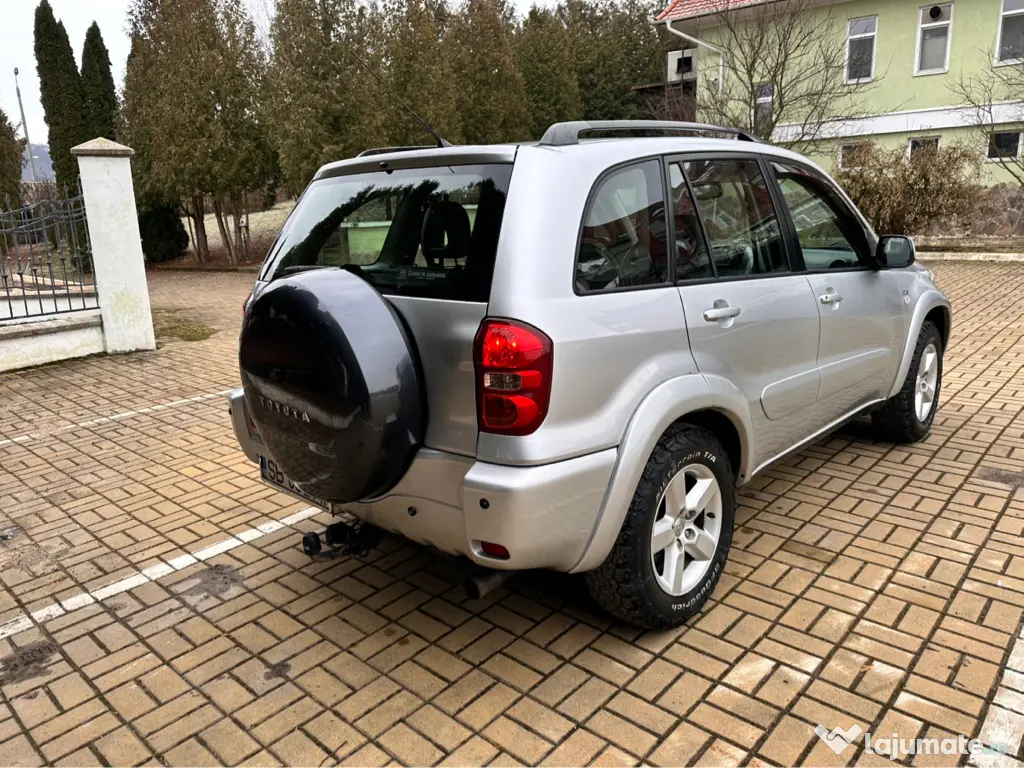 Toyota RAV4 foarte ingrijita