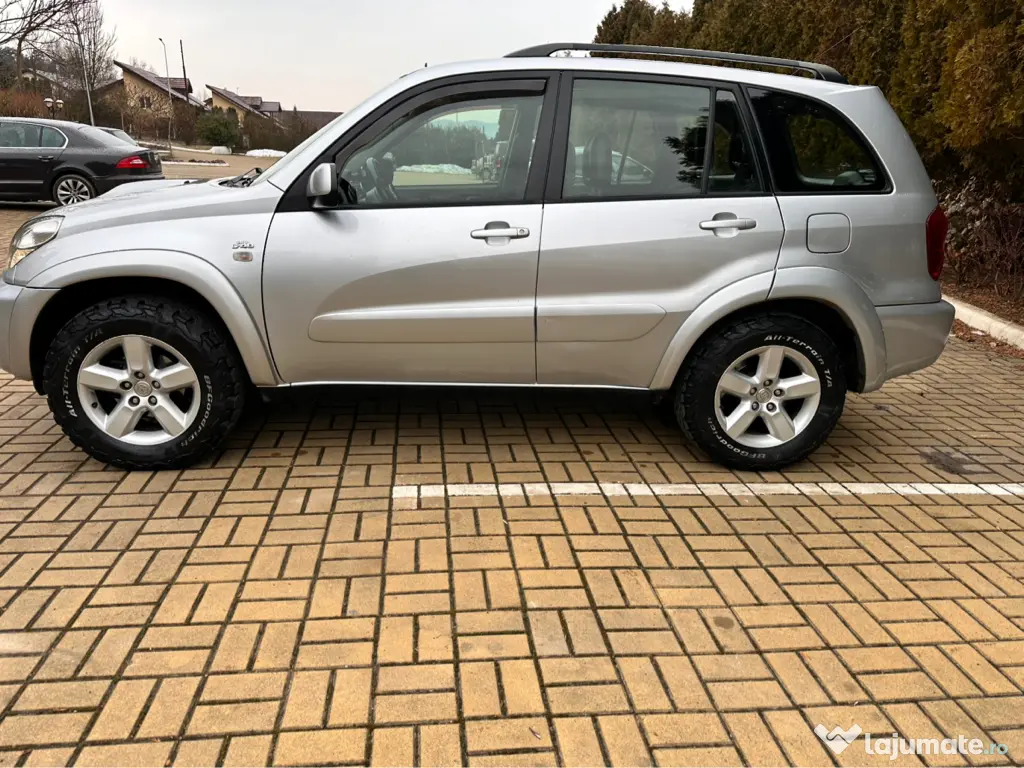 Toyota RAV4 foarte ingrijita