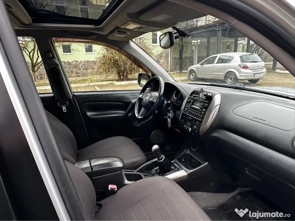 Toyota RAV4 foarte ingrijita