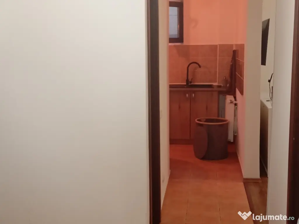 Inchiriez apartament doua camere 