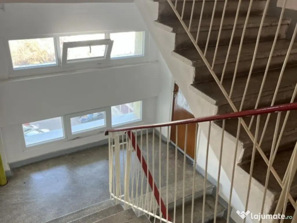 Dristor etaj 8 semidecomandat bloc mixt 