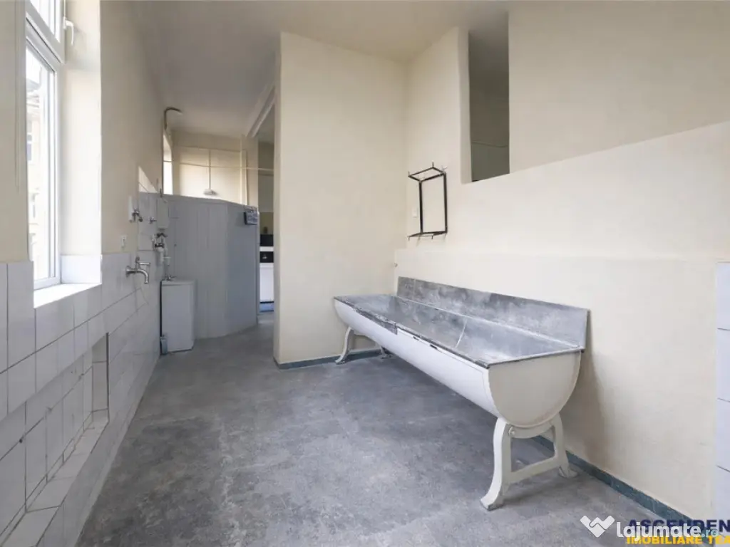 3D!Ansamblu casa productie comercial, 3 corpuri,acces strada 