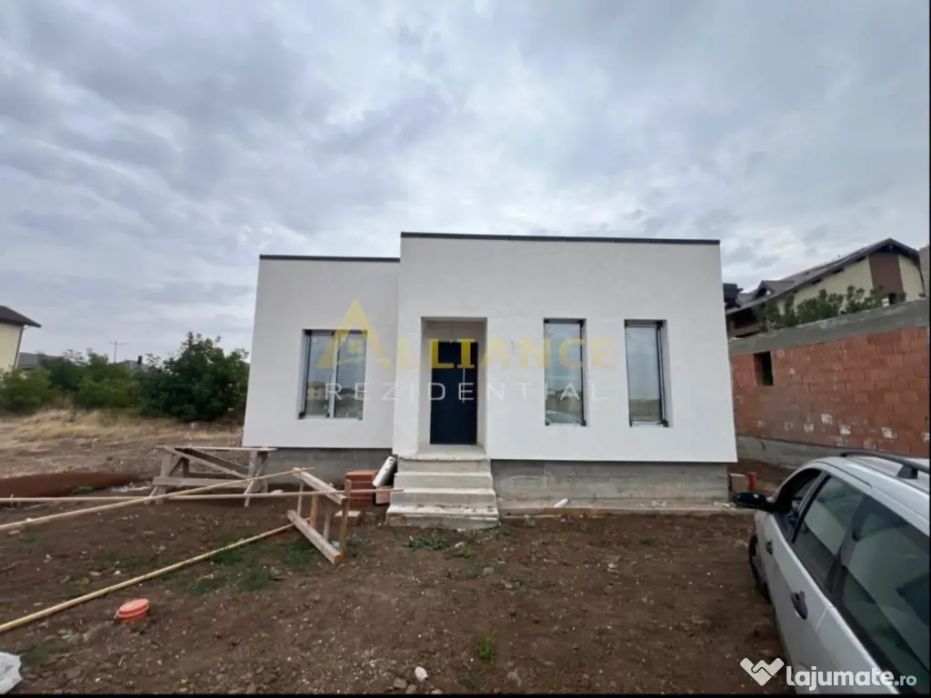 Casa individuala - 4 camere - 2 bai - 80 mp utili-teren 30 