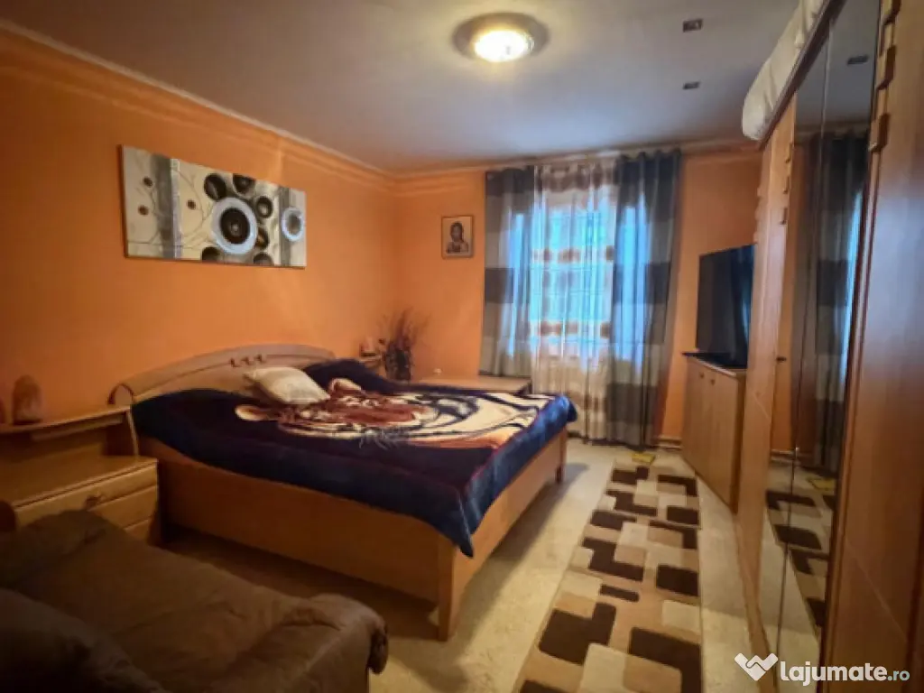 Casa spatioasa , teren 3300 mp, Dornesti 