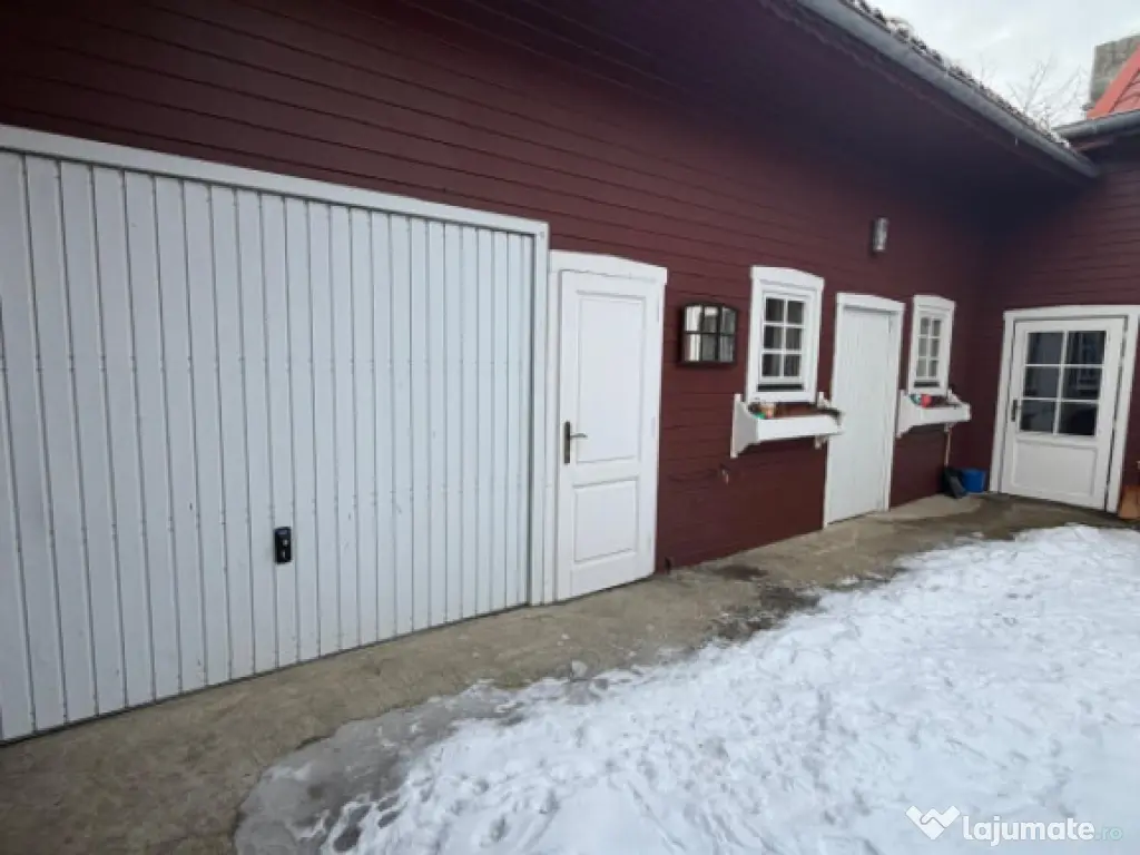 Casa spatioasa , teren 3300 mp, Dornesti 