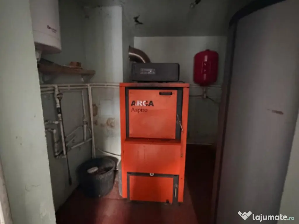 Casa spatioasa , teren 3300 mp, Dornesti 