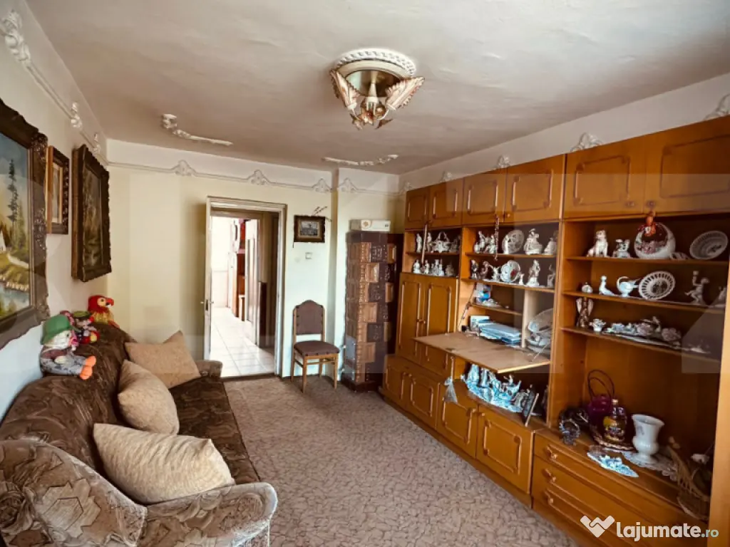 Apartament cu 3 camere si balcon, decoamandat, spatios si ca