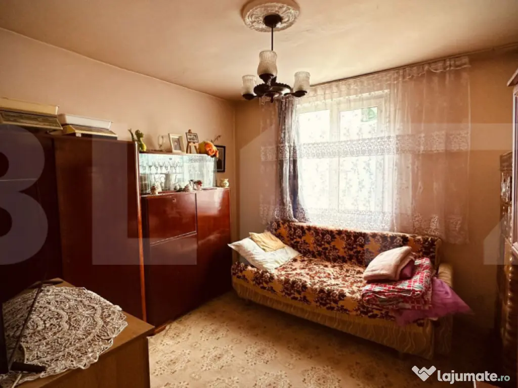 Apartament cu 3 camere si balcon, decoamandat, spatios si ca