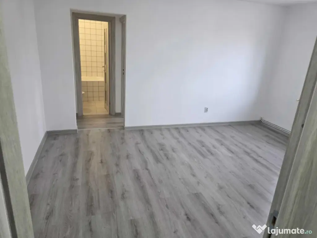 Apartament 2 camere, semidecomandat - zona Grivitei 
